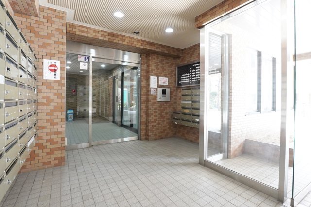 エントランス　ゆとりのあるエントランスです