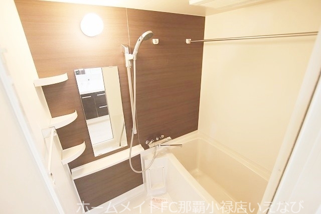 バス・シャワールーム　※別部屋のお写真となります。