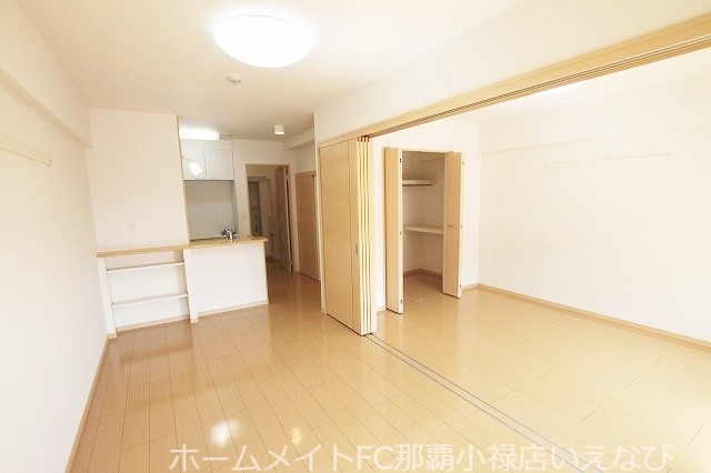 居室・リビング　※別部屋のお写真となります。