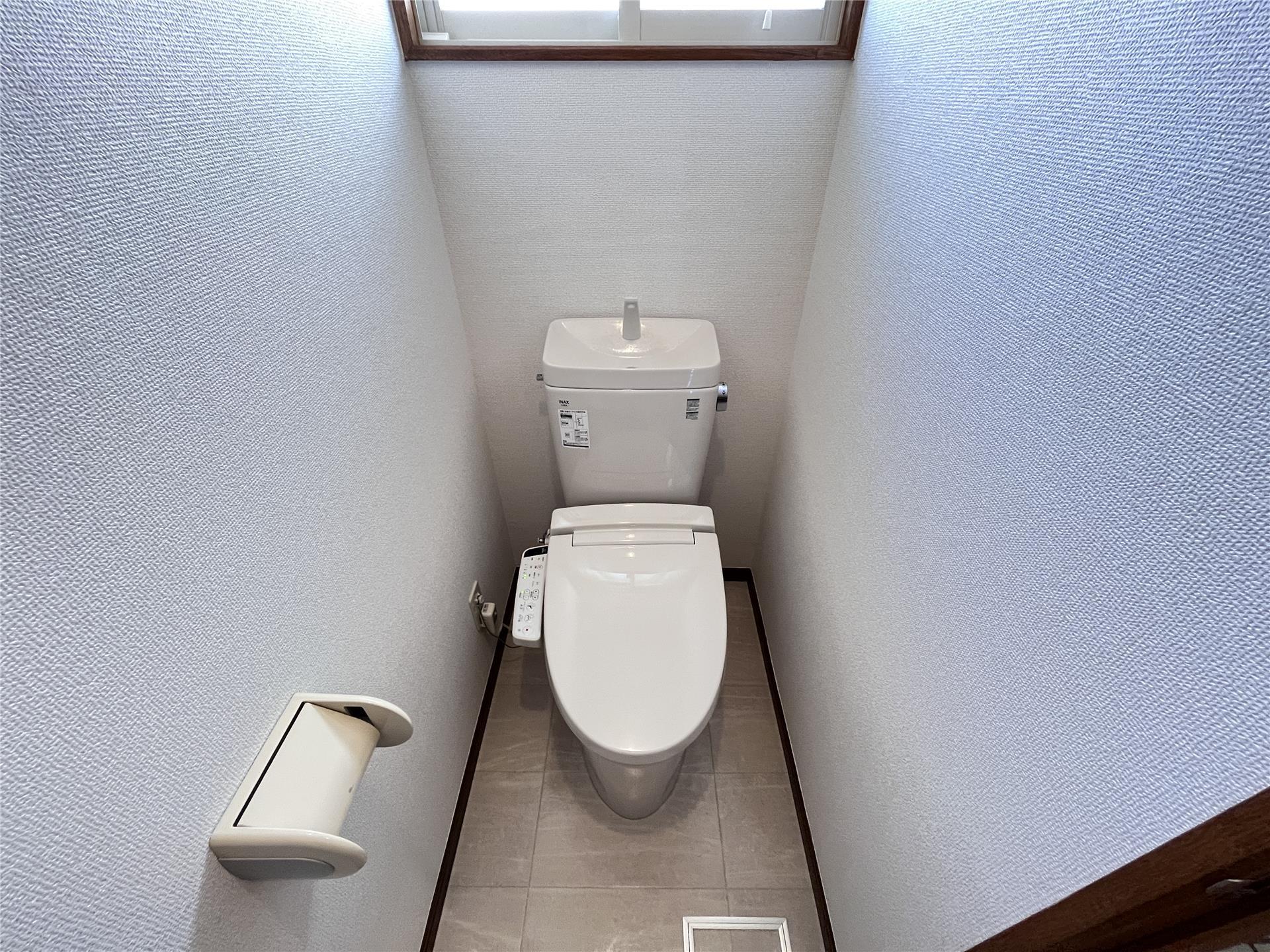 トイレ　温水洗浄暖房便座付トイレ