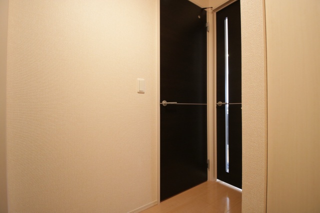 玄関　※別室の参考写真の為、現況優先です。