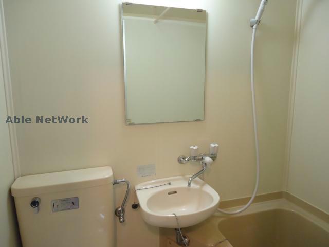 洗面設備　同物件、別部屋の写真となります。