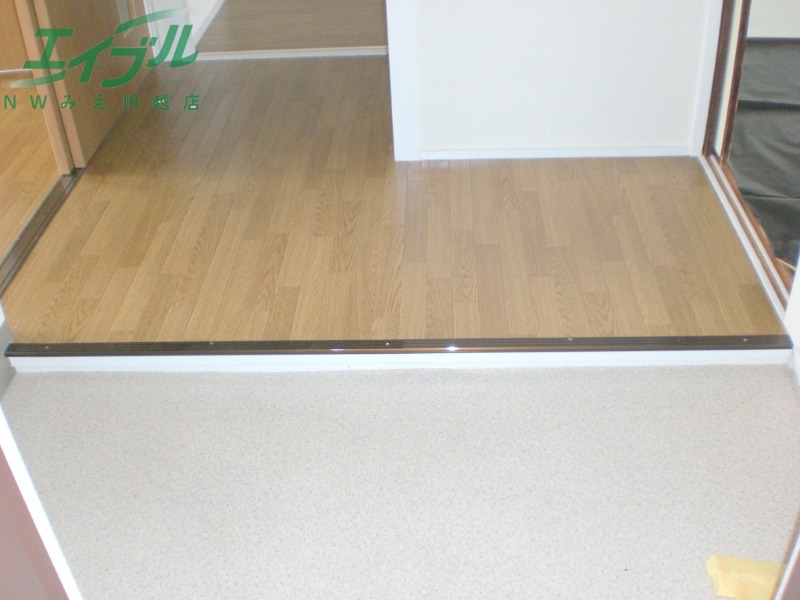 玄関　同建物別部屋写真です