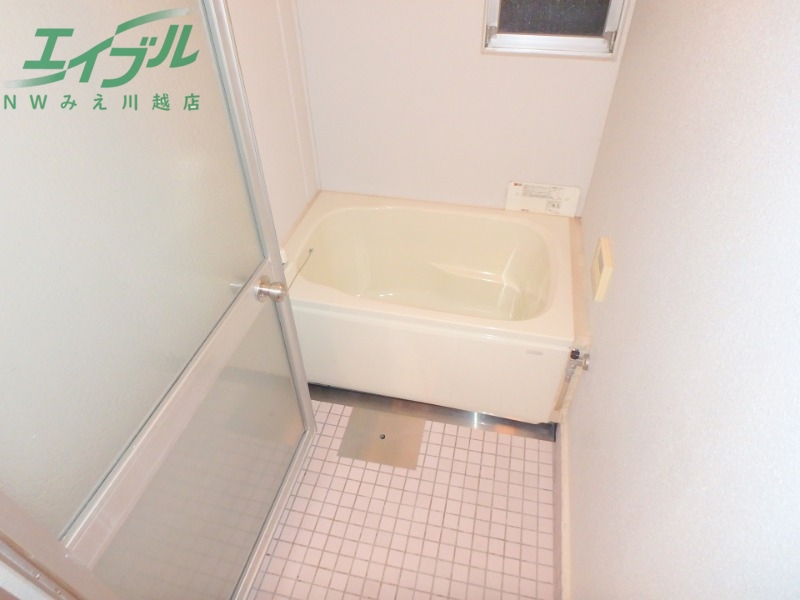 バス・シャワールーム　同建物別部屋写真です