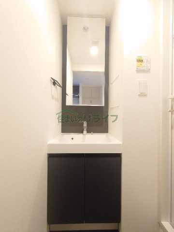 洗面設備　※参考写真　同タイプ（間取り）の503号室の写真となります。