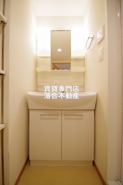 洗面設備　独立洗面化粧台付き