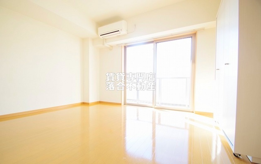 居室・リビング　明るい広々としたお部屋♪