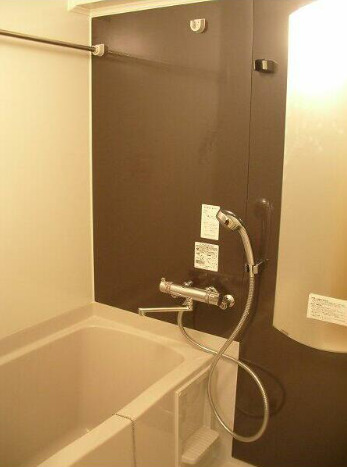 バス・シャワールーム　浴室乾燥機付きバス。
