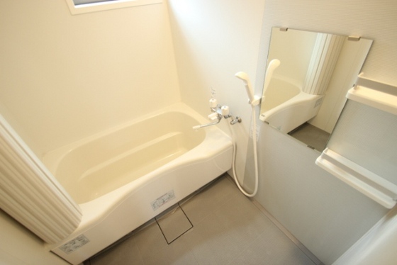 バス・シャワールーム　※別部屋の写真です