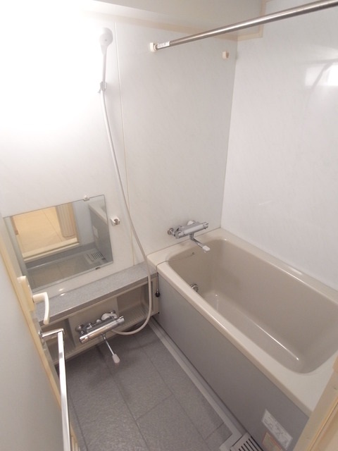 バス・シャワールーム　落ち着いた空間のお風呂です