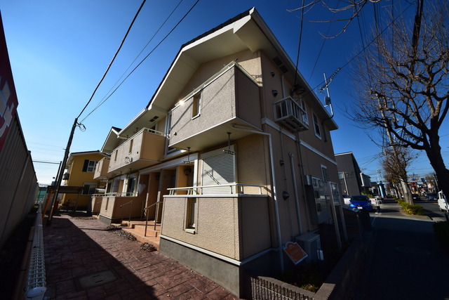 建物外観　★程よい緑に囲まれた、居心地のよい物件です★