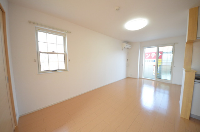 居室・リビング　☆２面採光で明るいお部屋☆