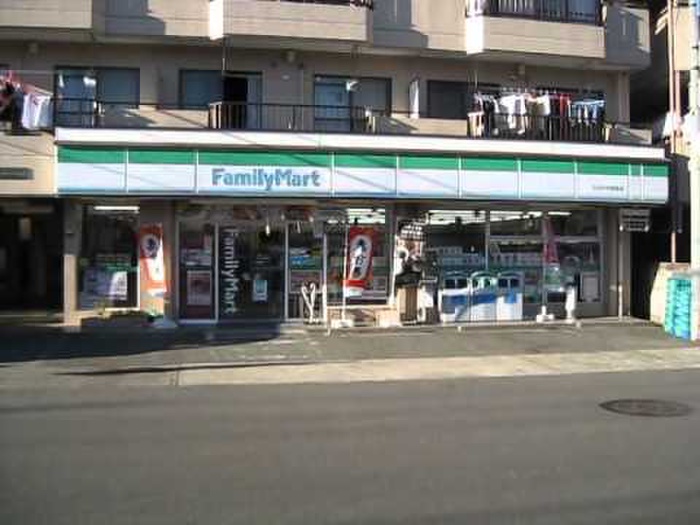 コンビニ　ファミリーマート（コンビニ）まで353m