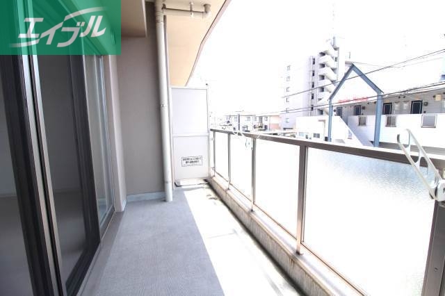 バルコニー　同物件別部屋の写真です