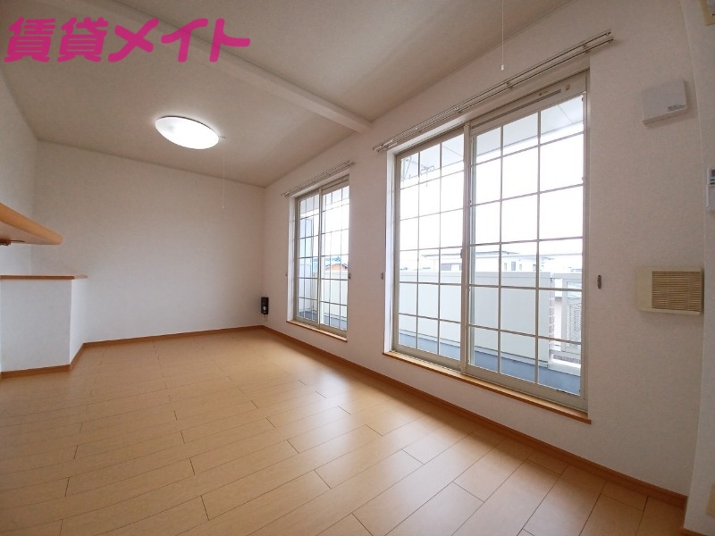 居室・リビング　反転タイプ参考写真