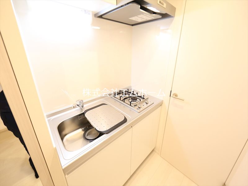 キッチン　システムキッチン（ガス2口コンロ付）同型写真