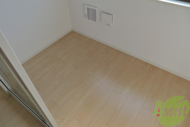 バルコニー　こちらはサンルームです。陽当たりも良好ですよ。