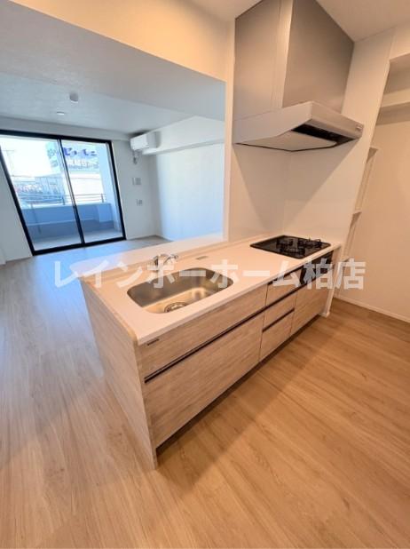 キッチン　人気のカウンターキッチンです　3口ガスコンロです