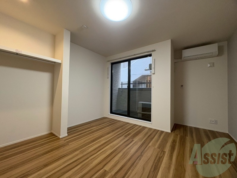 居室・リビング　８．１帖の洋室です。一人暮らしにぴったりの広さですね。