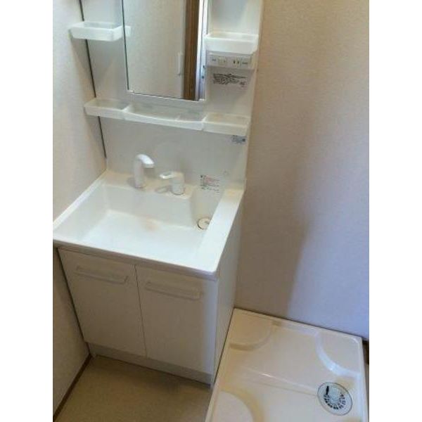 洗面設備　写真は別部屋の為現況と異なる場合がございます