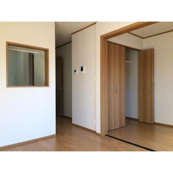 居室・リビング　写真は別部屋の為現況と異なる場合がございます