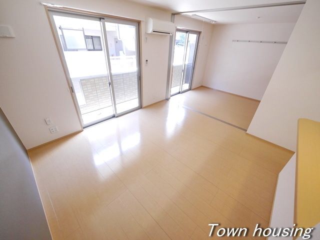 居室・リビング　同物件別部屋写真