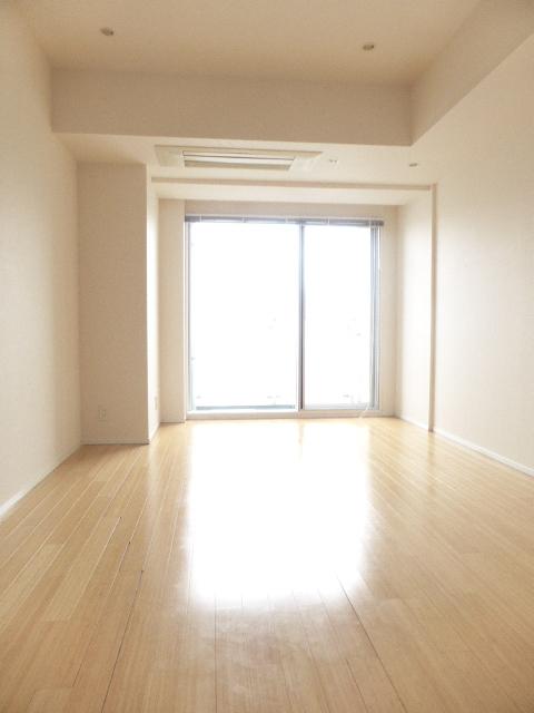 居室・リビング　内観1