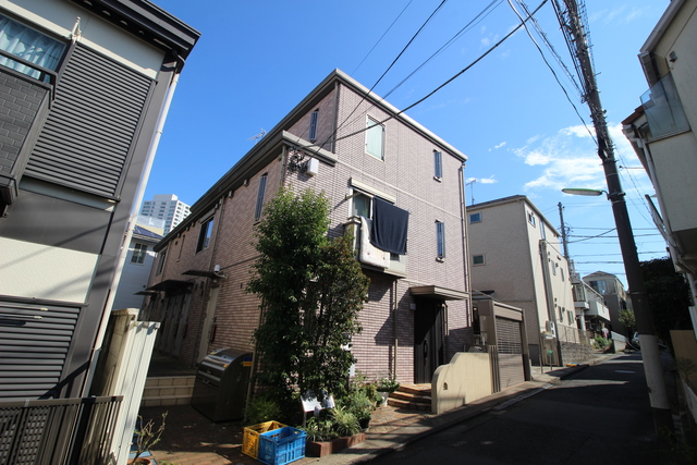 建物外観　東急田園都市線「駒沢大学駅」より徒歩８分の物件です！