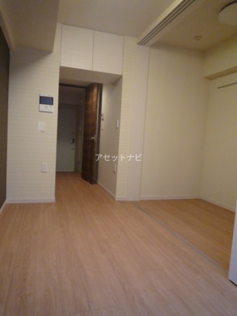 居室・リビング　居心地の良い空間を演出するために壁紙や床の材質にこだわりまし