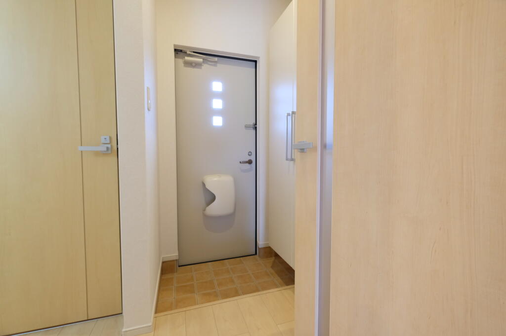 玄関　写真は同型です