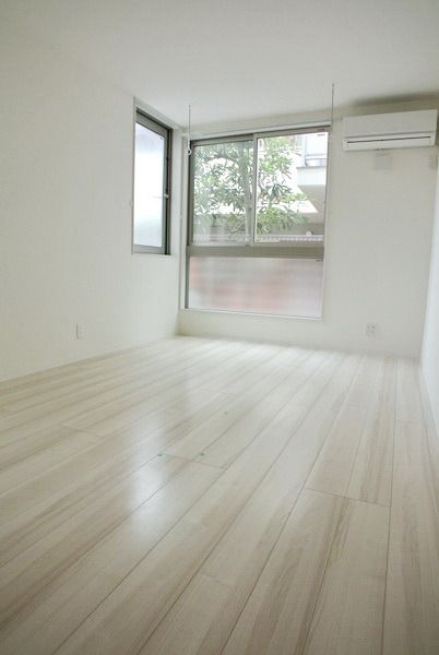 居室・リビング　☆明るい三面採光です♪☆