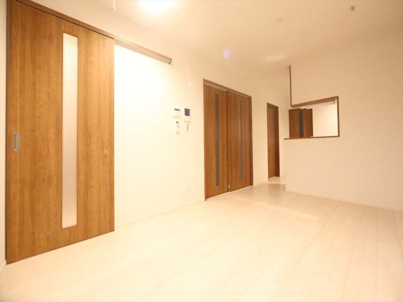 居室・リビング　ＬＤＫ11.6帖　システムキッチン　エアコン完備　同仕様写真