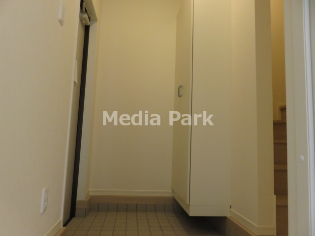 玄関　同物件別のお部屋の写真です。参考写真です。