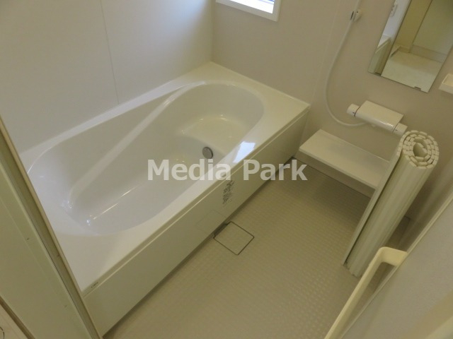 バス・シャワールーム　同物件別のお部屋の写真です。参考写真です。