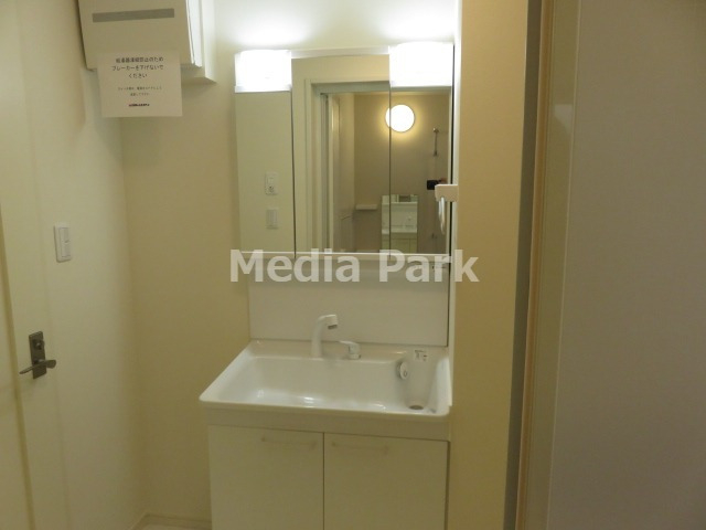 洗面設備　同物件別のお部屋の写真です。参考写真です。