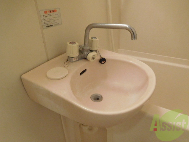 洗面設備　いたって普通の洗面台です