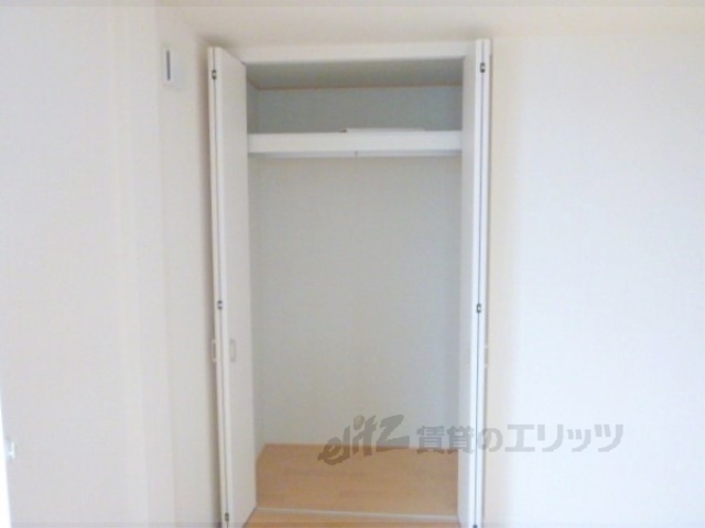 収納　天井まで届く収納