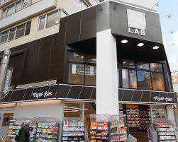 ドラックストア　マツモトキヨシｍａｔｓｕｋｉｙｏＬＡＢ浦和高砂店（ドラッグストア）まで353m