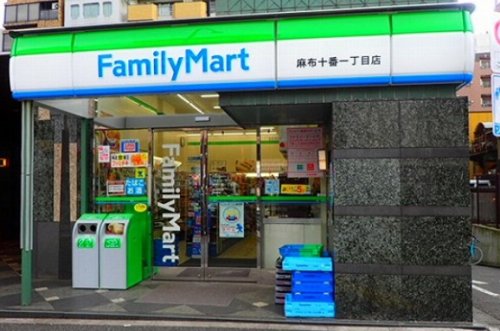 コンビニ　ファミリーマート 麻布十番店（コンビニ）まで200m
