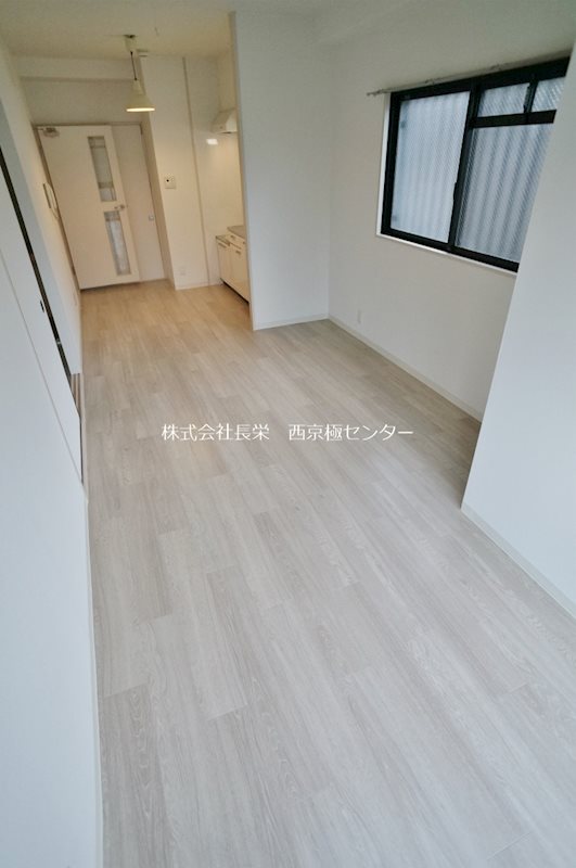 居室・リビング　実際のお写真とは異なります。現状優先となります。