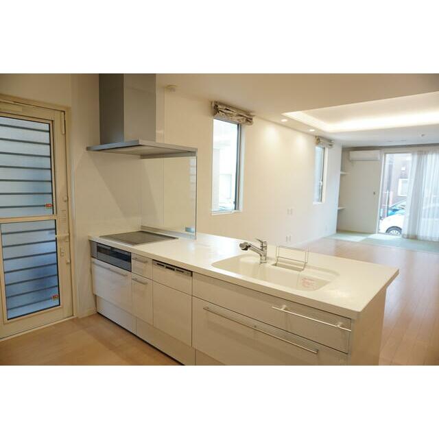 キッチン　３口ＩＨクッキングヒーター付のシステムキッチン