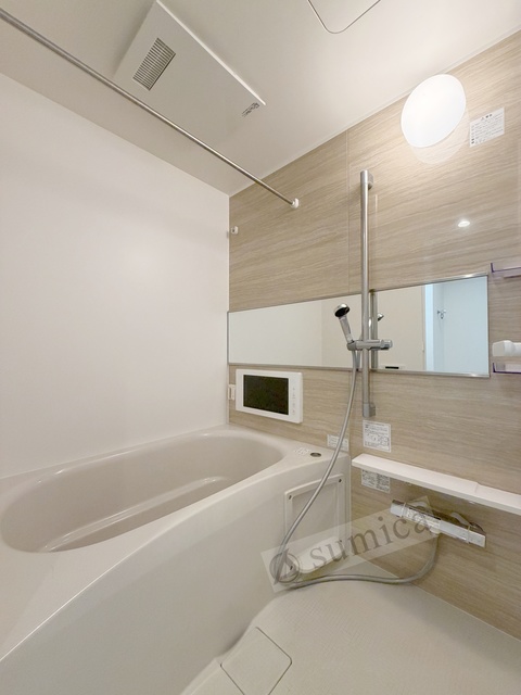 バス・シャワールーム　内装色が異なります