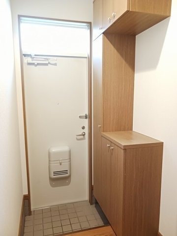 玄関　収納もある玄関です