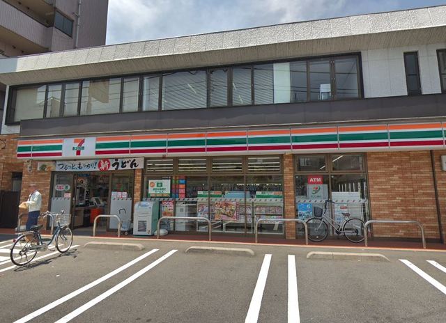 コンビニ　セブンイレブン本木店（コンビニ）まで462m