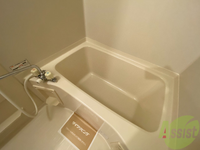 バス・シャワールーム　１人暮らしにはピッタリのサイズ感ですね！