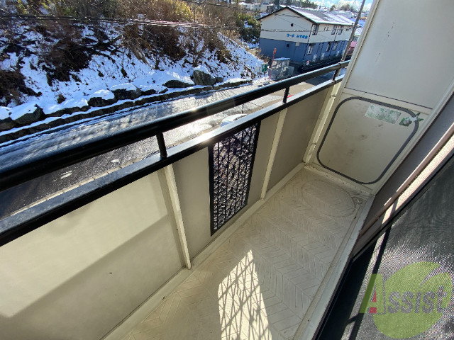 バルコニー　バルコニーは幅もしっかりあって洗濯物がはかどりそうですね。