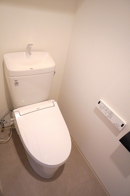 トイレ　※写真は同タイプ住戸です。