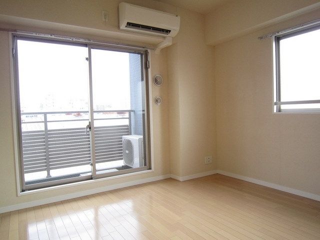 居室・リビング　室内