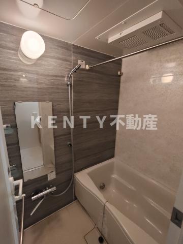 バス・シャワールーム　コンパクトで使いやすいお風呂です
