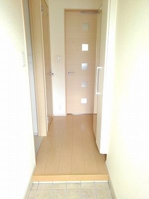 玄関　うどん県のお部屋探しはうどん不動産へ うどんちゃんとLINE